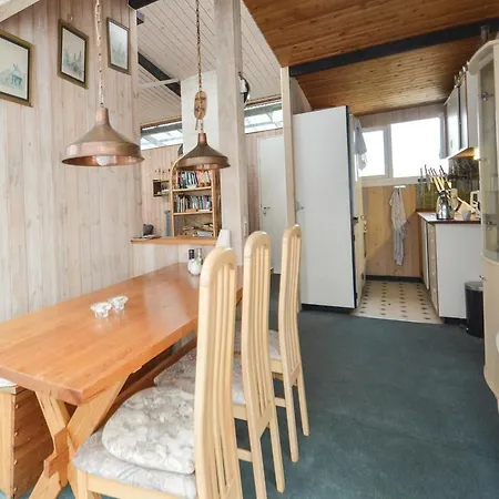 Three-bedroom Holiday In Roslev *